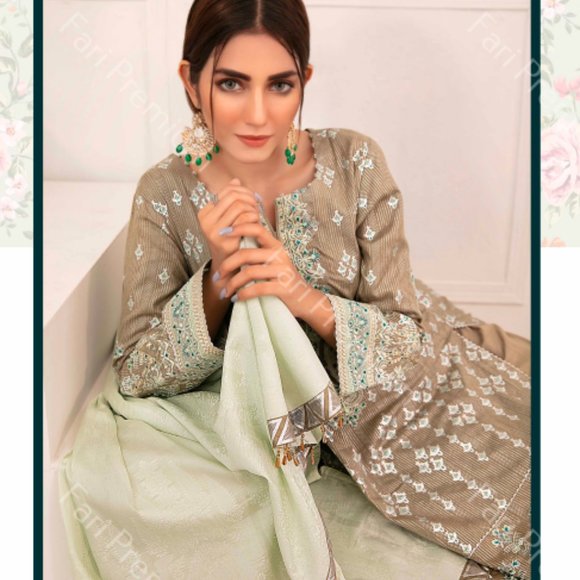 Large Pakistani Fancy Embroidered Jacquard Cotton Broshia Banarsi Shalwar Kameez - Picture 3 of 13